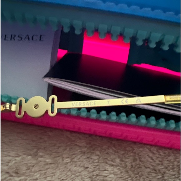 Super cute Versace Aviator sunglasses with rubber case NWOT - Picture 10 of 14